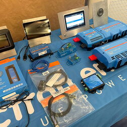 Batterie Ladegerät, auslesbar über Bluetooth